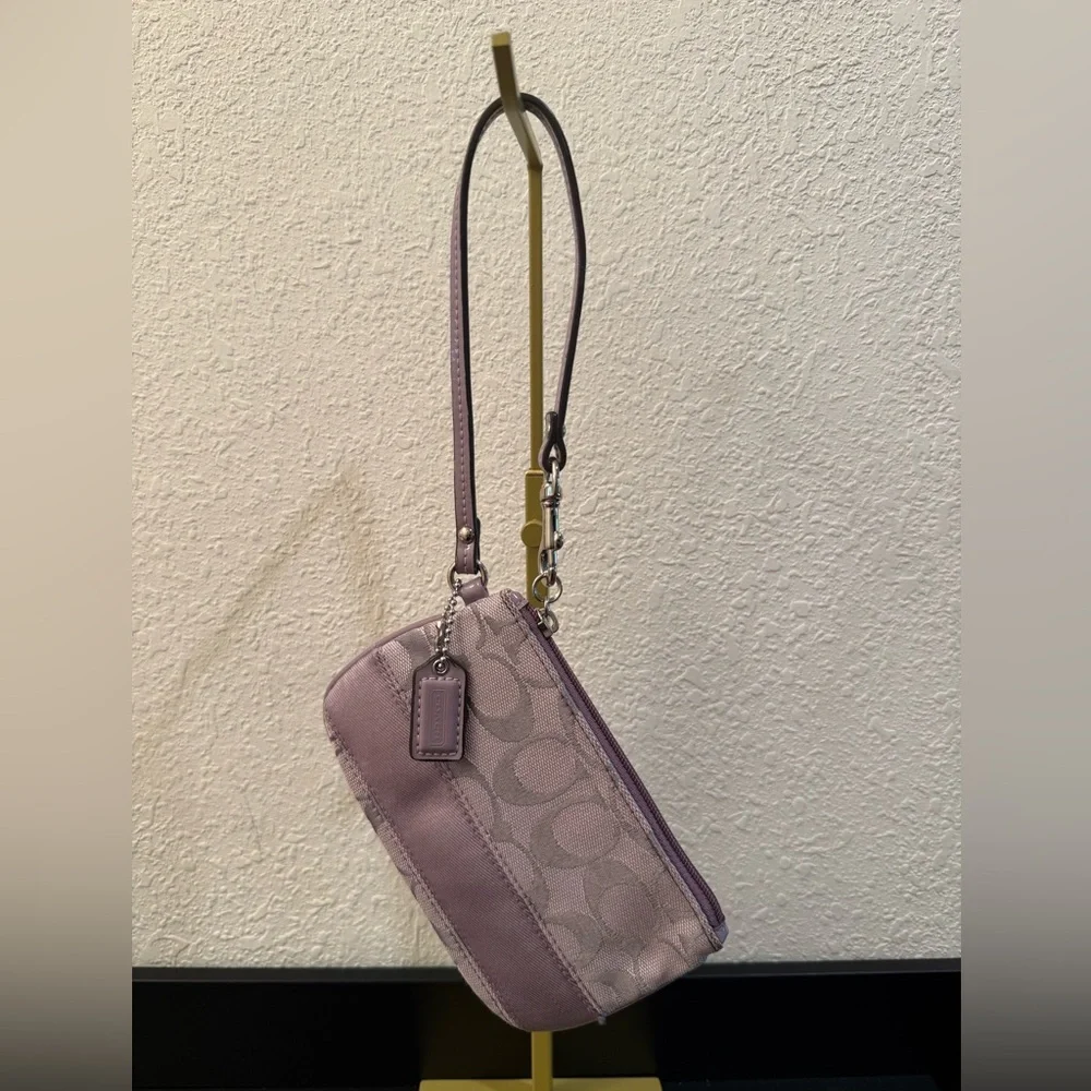COACH Lavender Signature Canvas Wristlet EUC